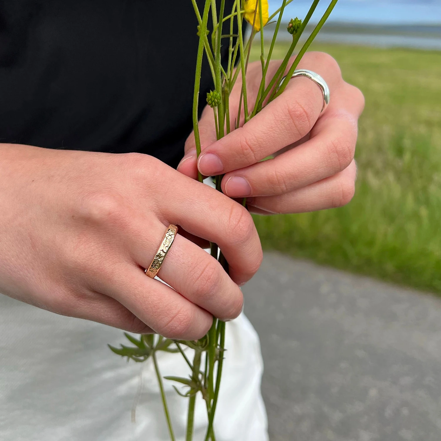 Matrix 4mm Band In 9ct Yellow Gold 5 Matrix 4mm Band In 9ct Yellow Gold - Image 3