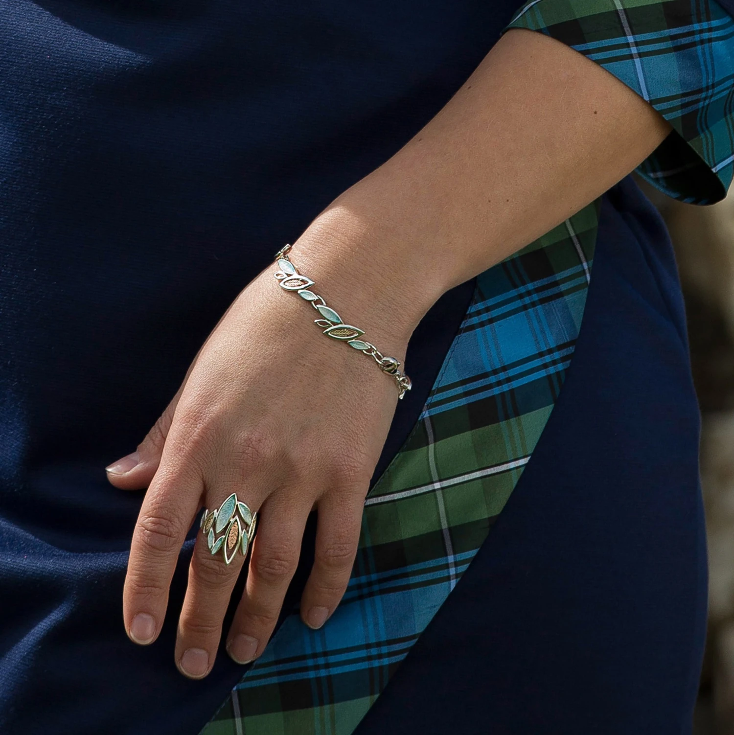 Seasons Gold Leaves Dress Ring In Winter Enamel 5 Seasons Gold Leaves Dress Ring In Winter Enamel - Image 3